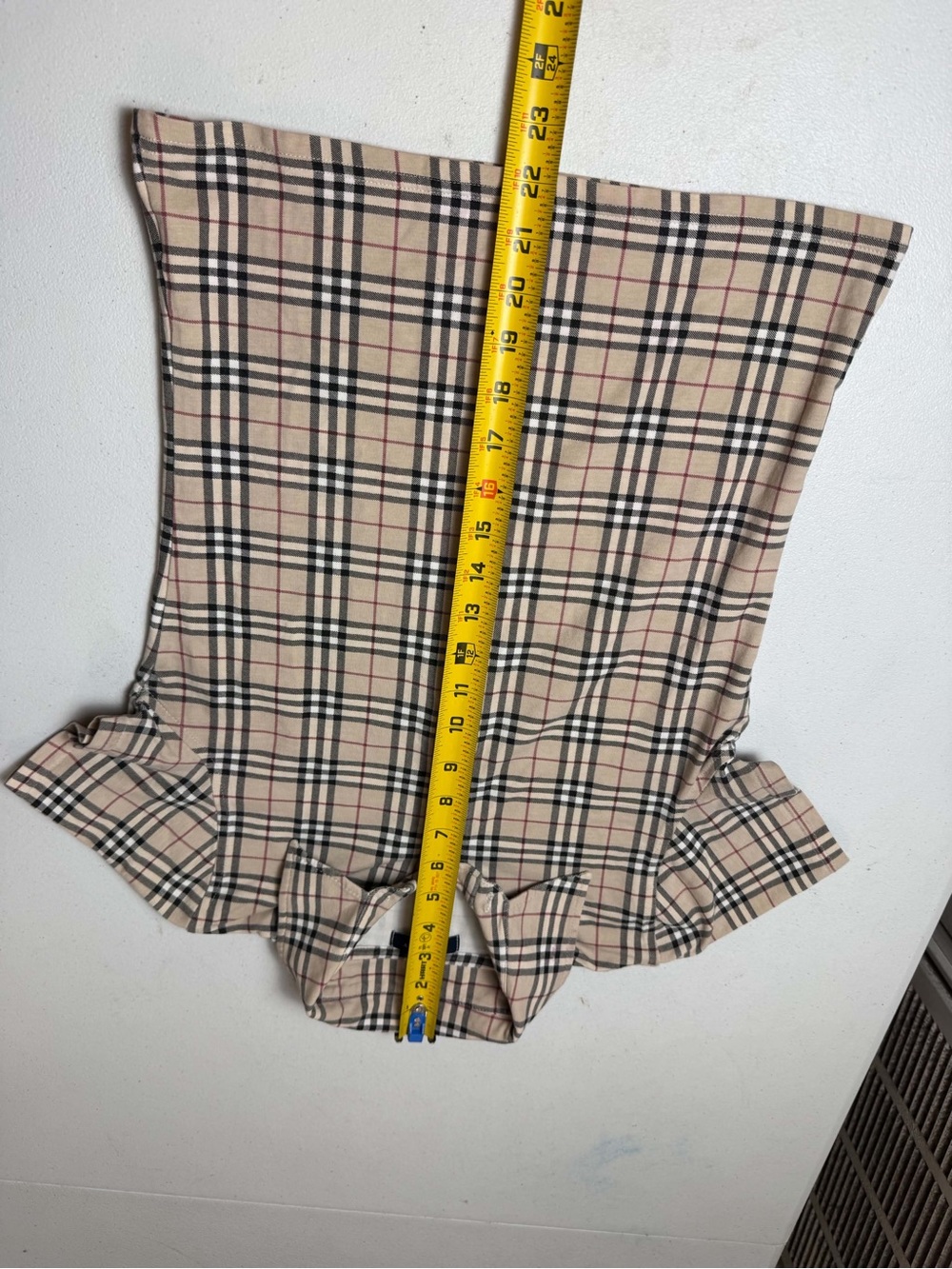 vintage Burberry short-sleeve polo shirt featuring the iconic beige Nova Check - Picture 6 of 6